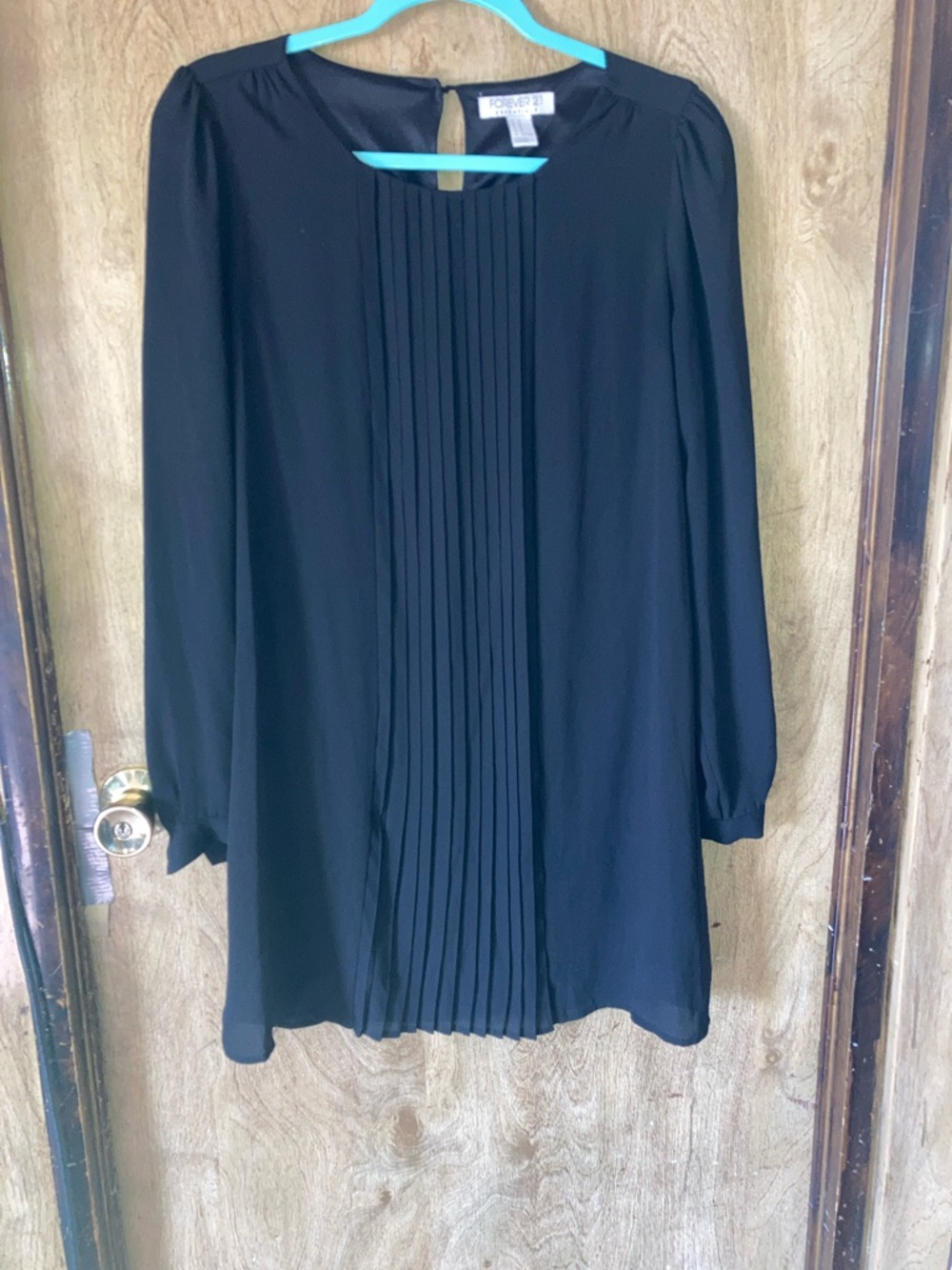 Forever 21 Black Long-Sleeve Shift Dress